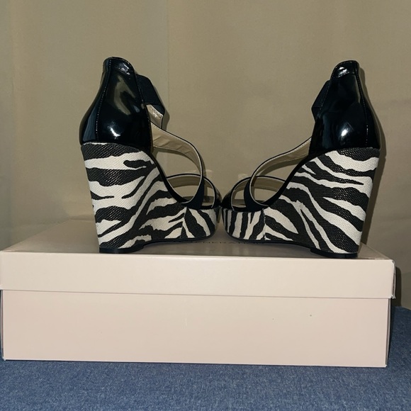 BCBGeneration zebra platform heels with elastic criss-cross straps - Picture 7 of 12